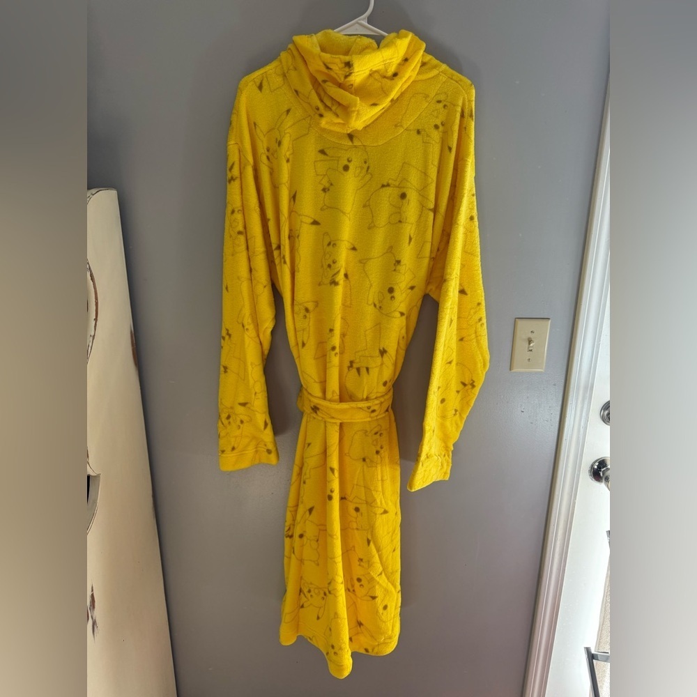 Bioworld Pokémon Pikachu Character Patch Long Sleeve Hooded Robe Mens SZ XL New - Picture 5 of 7